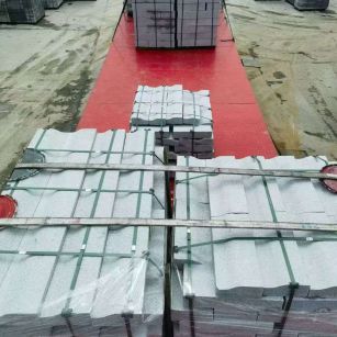 清远 芝麻白仿形加直形路沿石出货日常