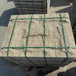 清远 黄金麻花岗岩石材自然面蘑菇石成品