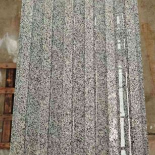 清远 芝麻白花岗岩荔枝面雕刻盲道，盲条