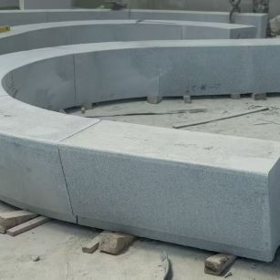 清远 芝麻白花岗岩光面弧形坐凳