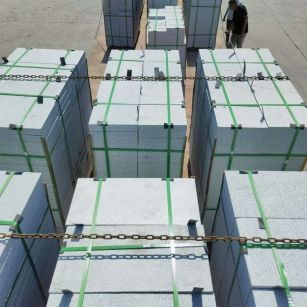 清远 芝麻白花岗岩5公分地铺石 花岗岩厂家工厂装车日常