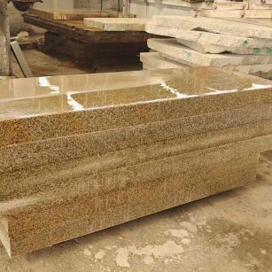 清远 黄金麻栏杆料半成品加工中