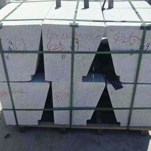 清远 芝麻白异形坐凳，石凳