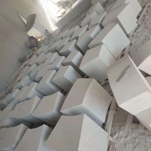 清远 白麻花岗岩异形坐凳