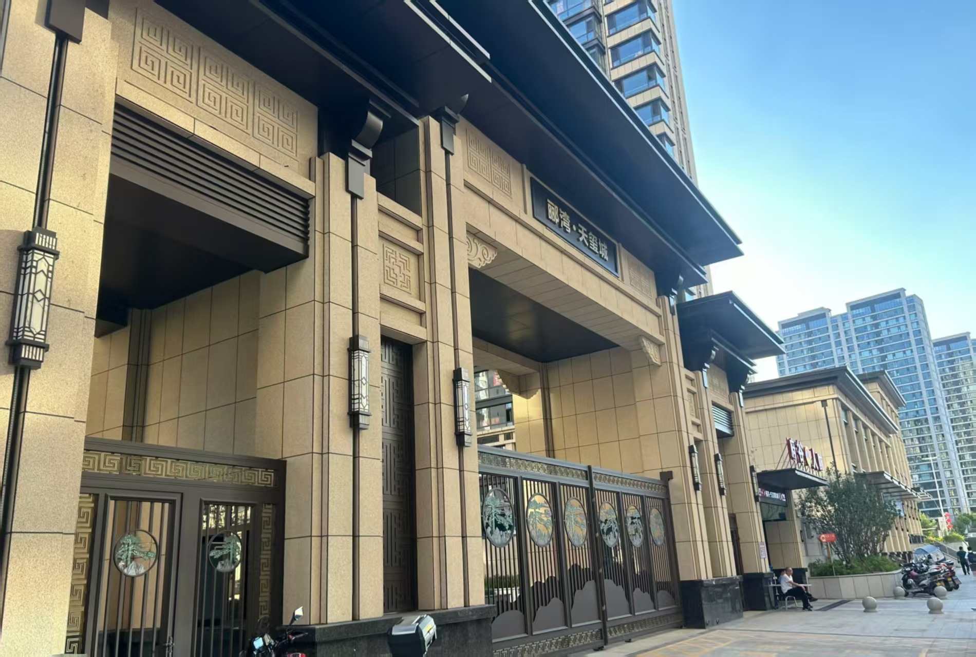 清远 黄金麻花岗岩荔枝面小区门楼外墙干挂