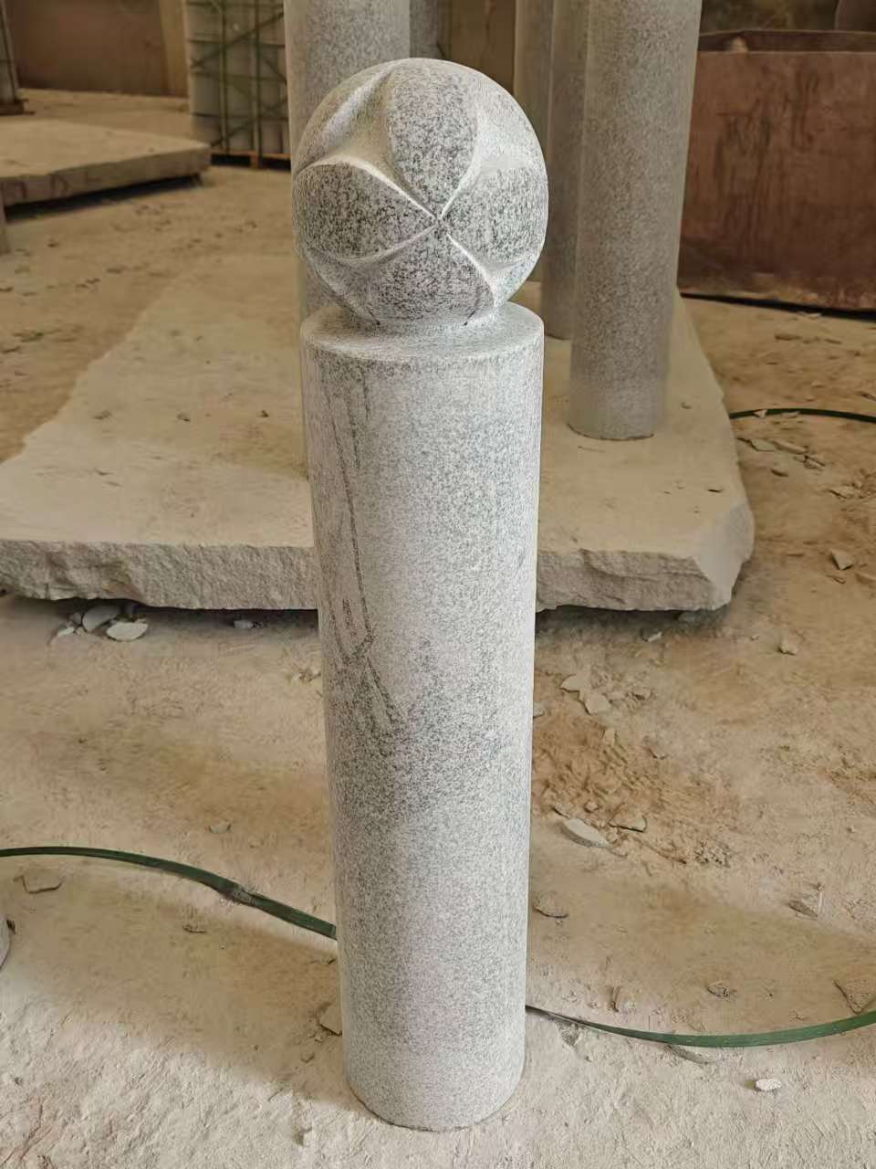 清远 芝麻白花岗岩石材挡车石柱、停车柱、圆柱挡车柱、方柱挡车柱等