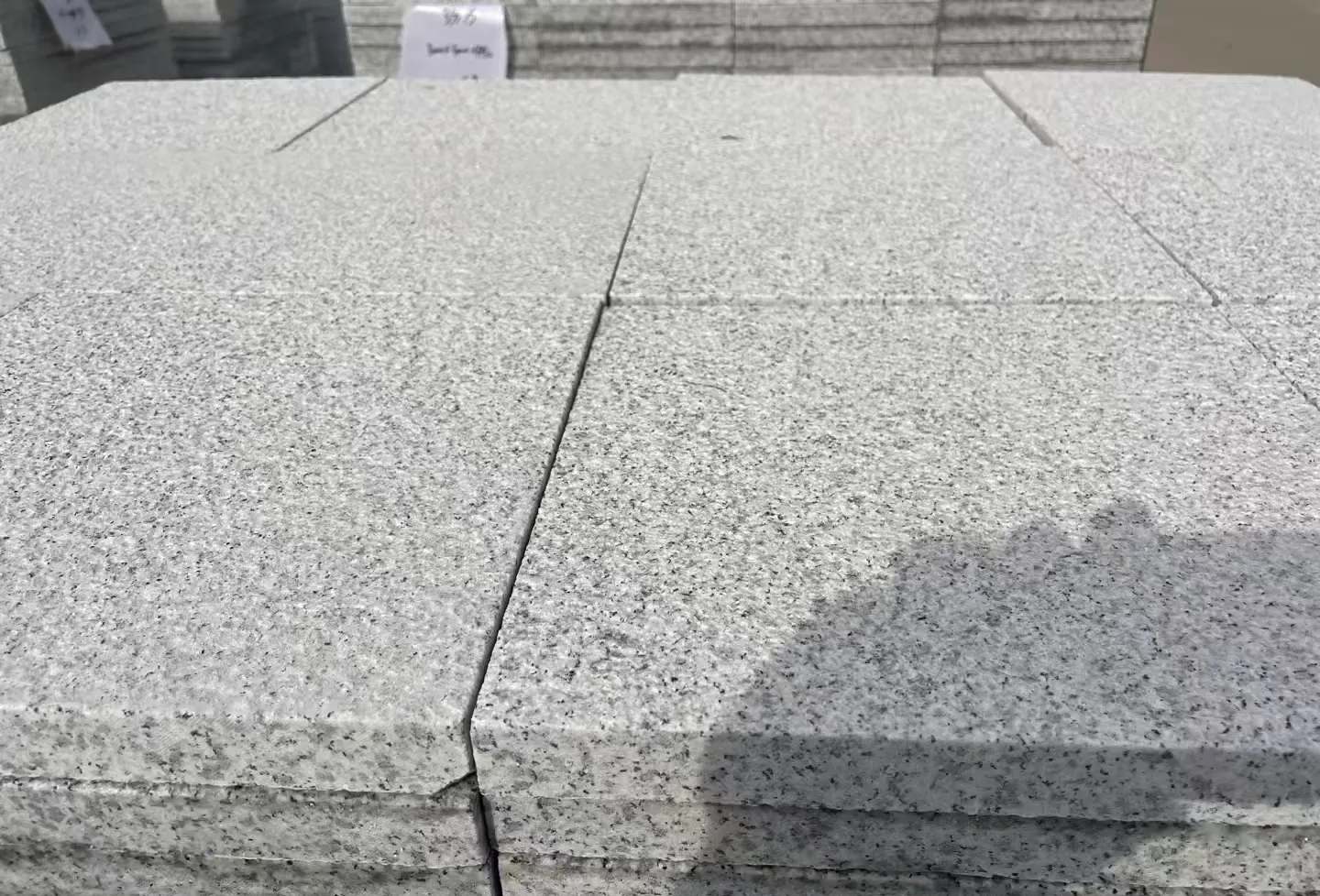 清远 白麻花岗岩石材推荐 荔枝面地铺石