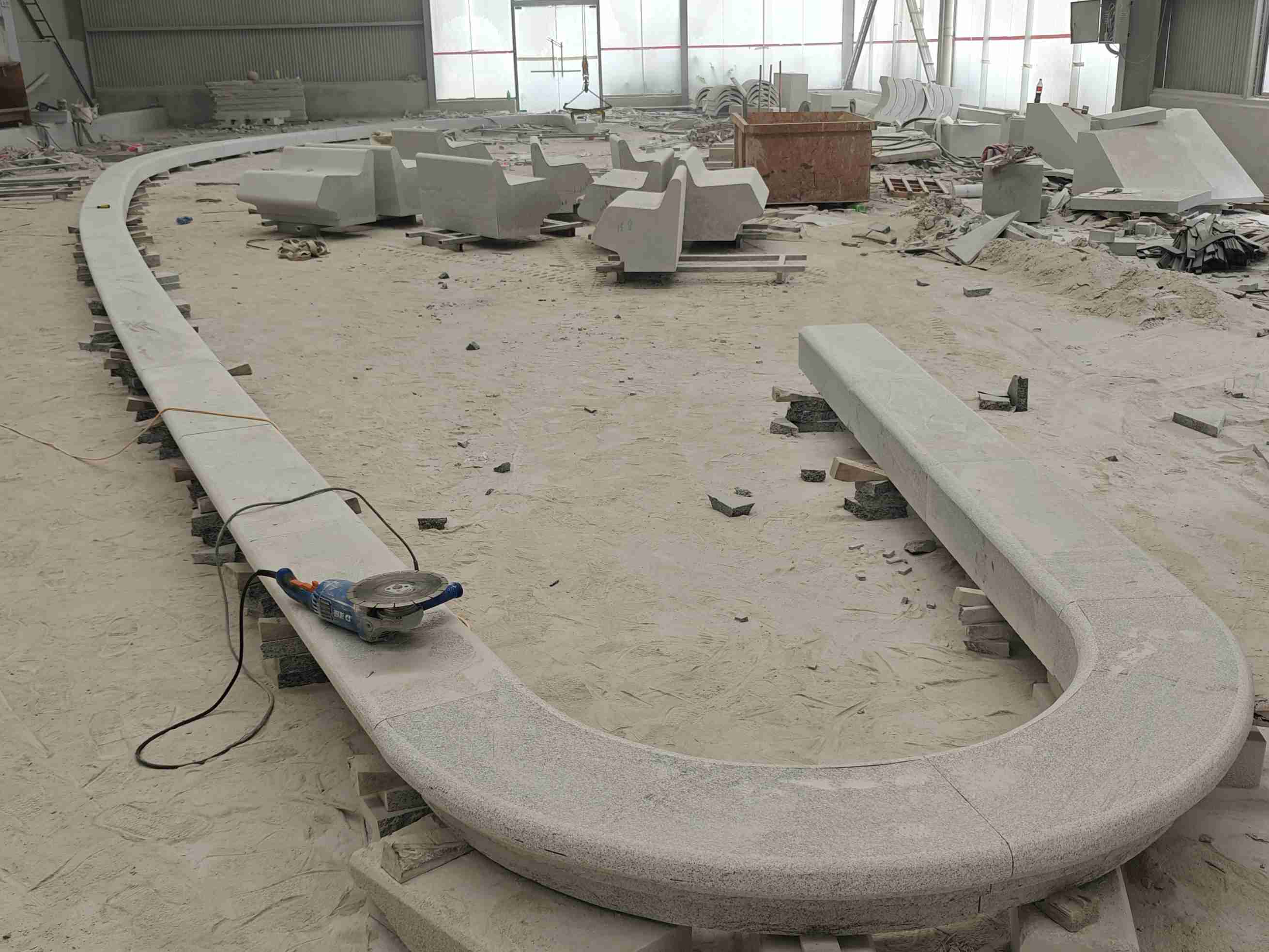 清远 芝麻白花岗岩弧形花坛石，坐凳石