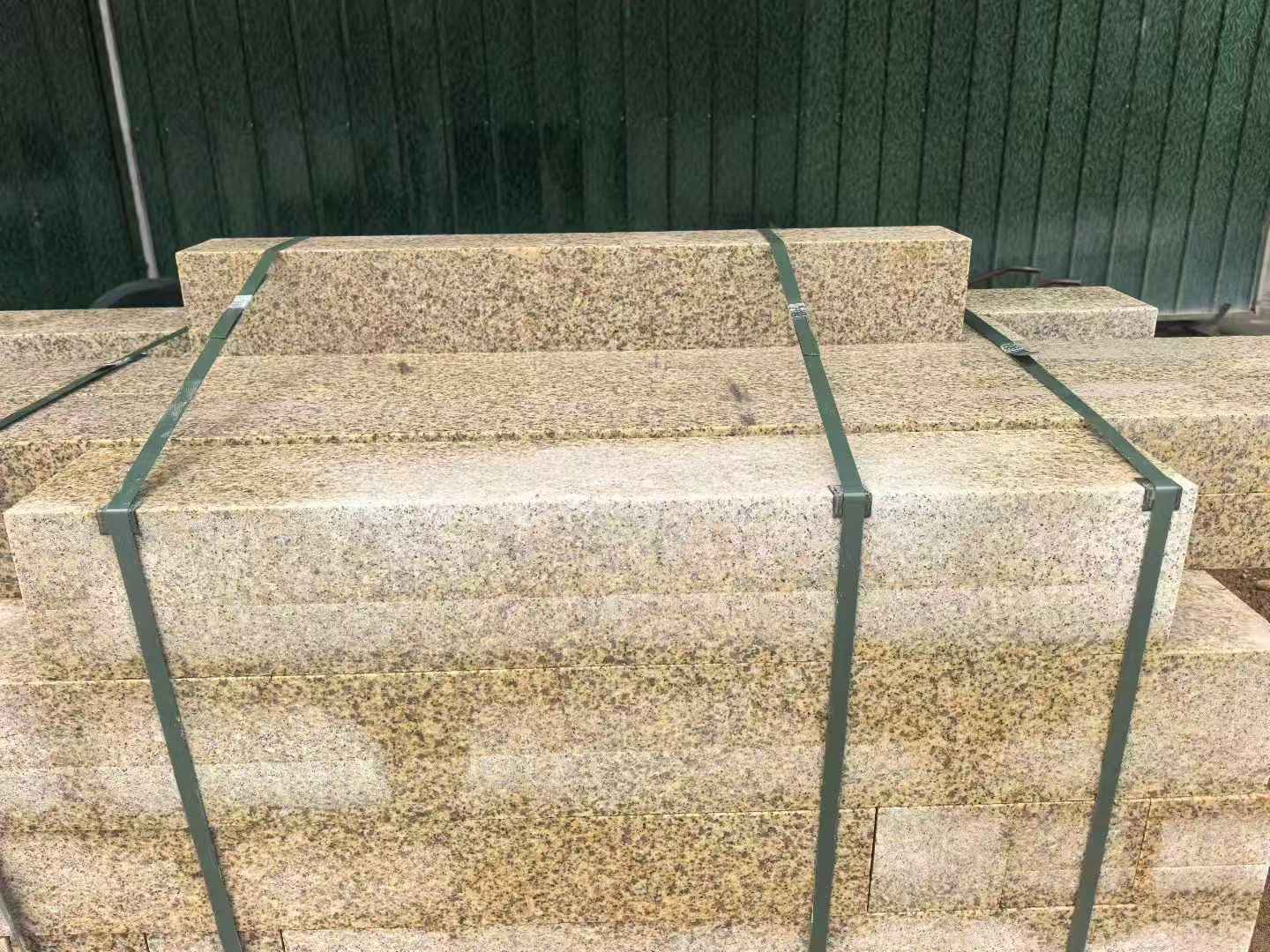 清远 黄金麻花岗岩石材机切面栏杆料半成品