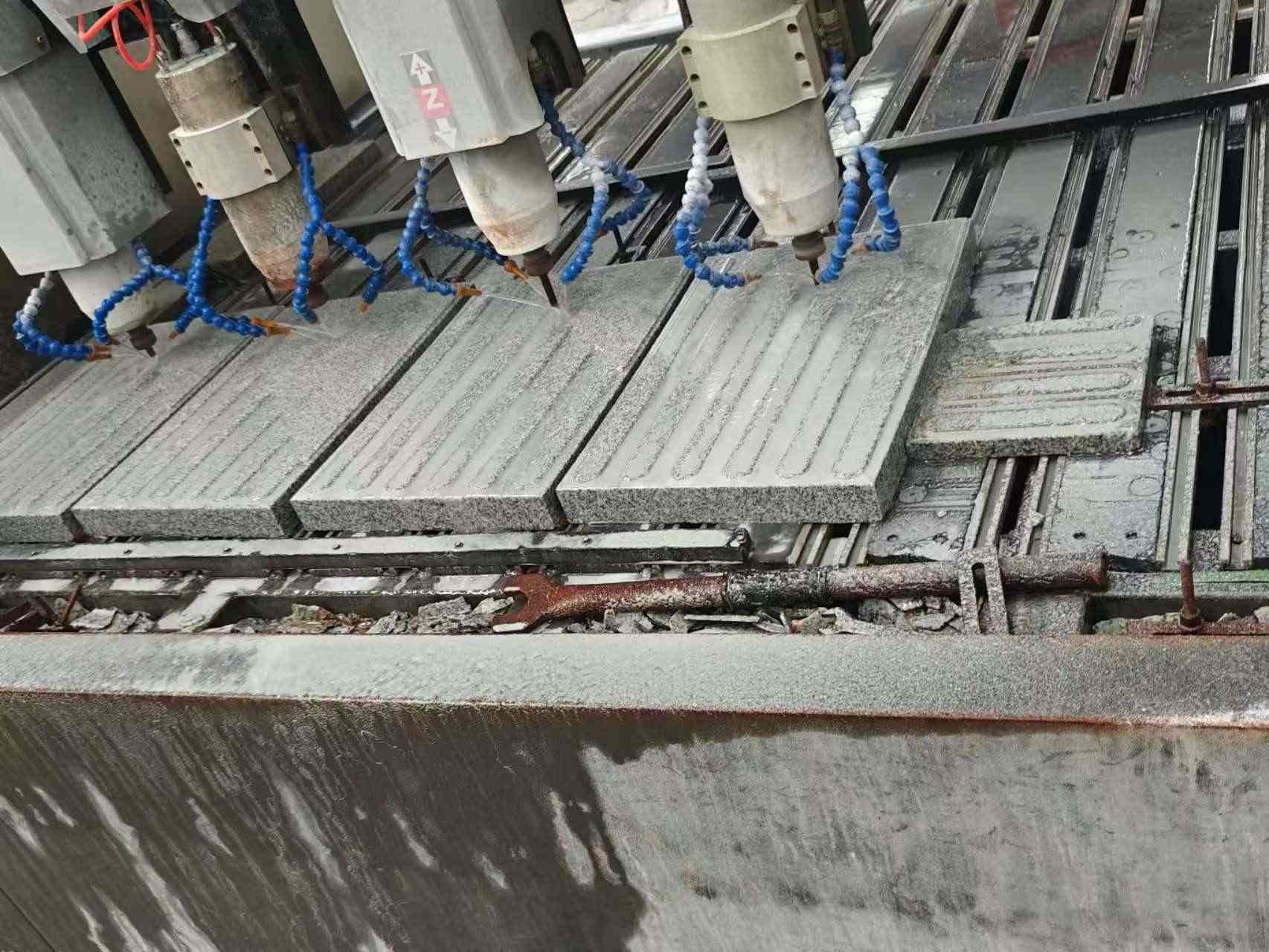 清远 芝麻白花岗岩荔枝面盲道雕刻