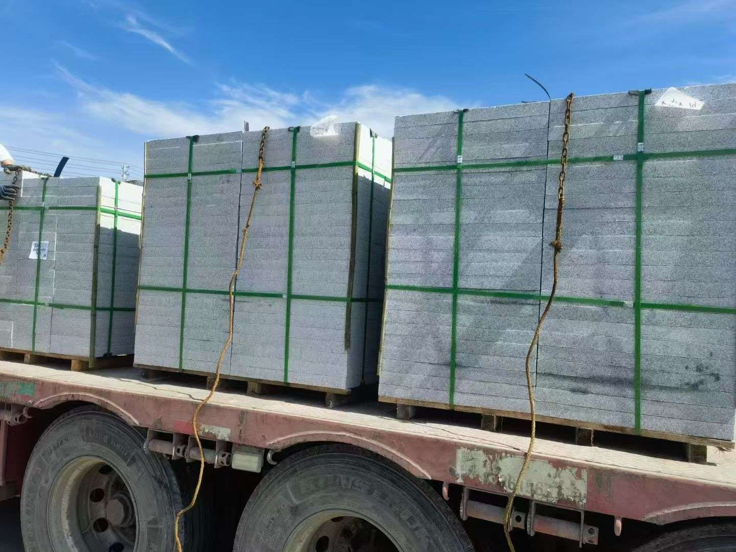 清远 芝麻白花岗岩地铺石装车日常