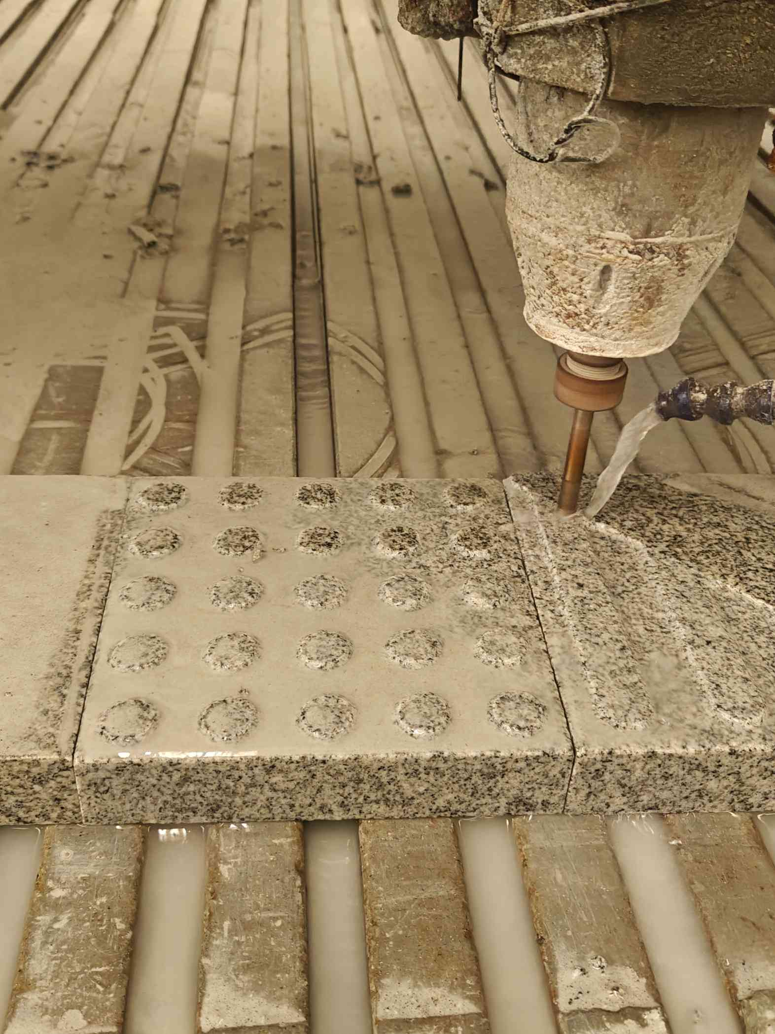 清远 芝麻白花岗岩石材盲人石、盲道石、盲点石