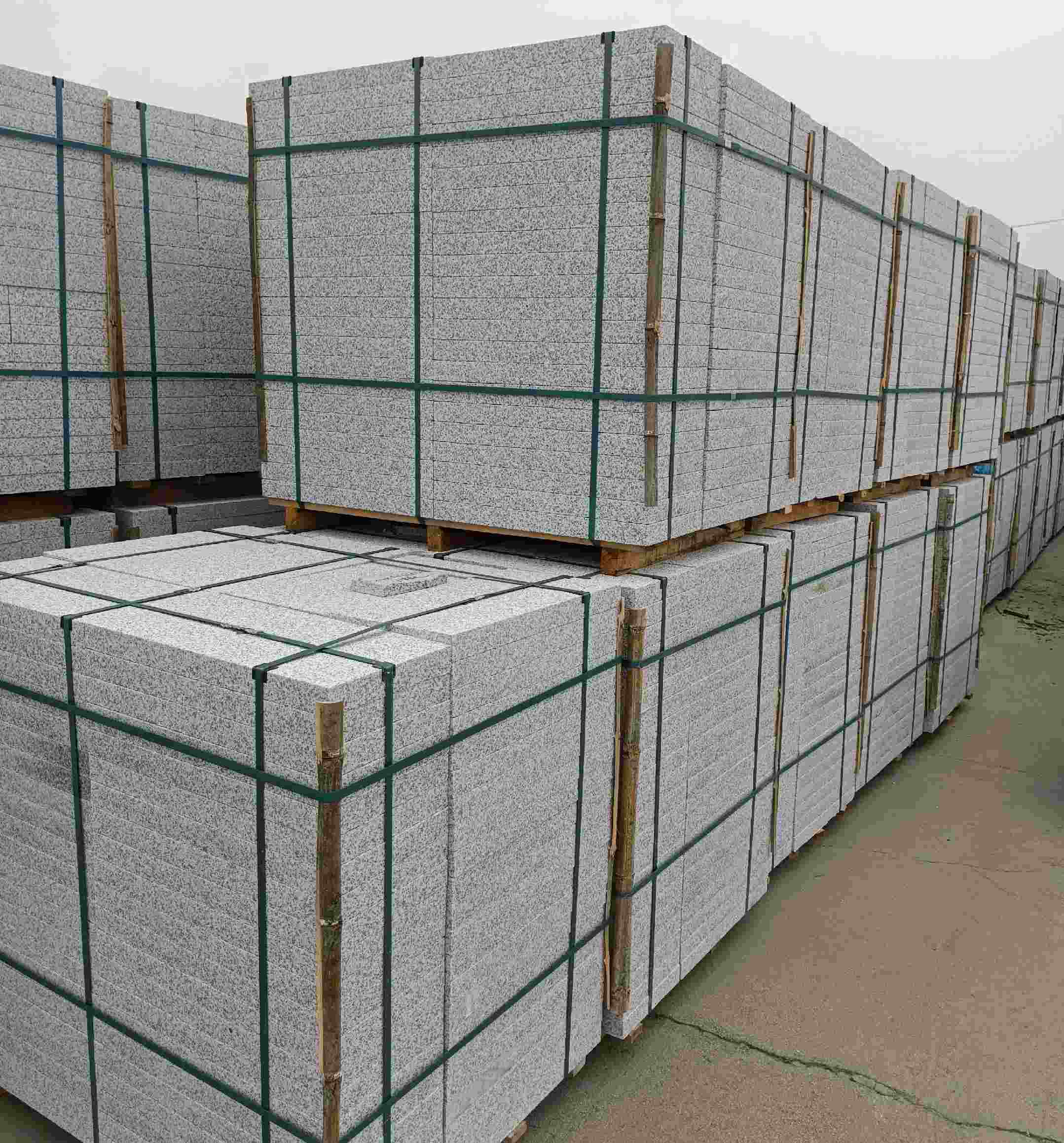 清远 白麻花岗岩石材荔枝面地铺石（300*600*50）