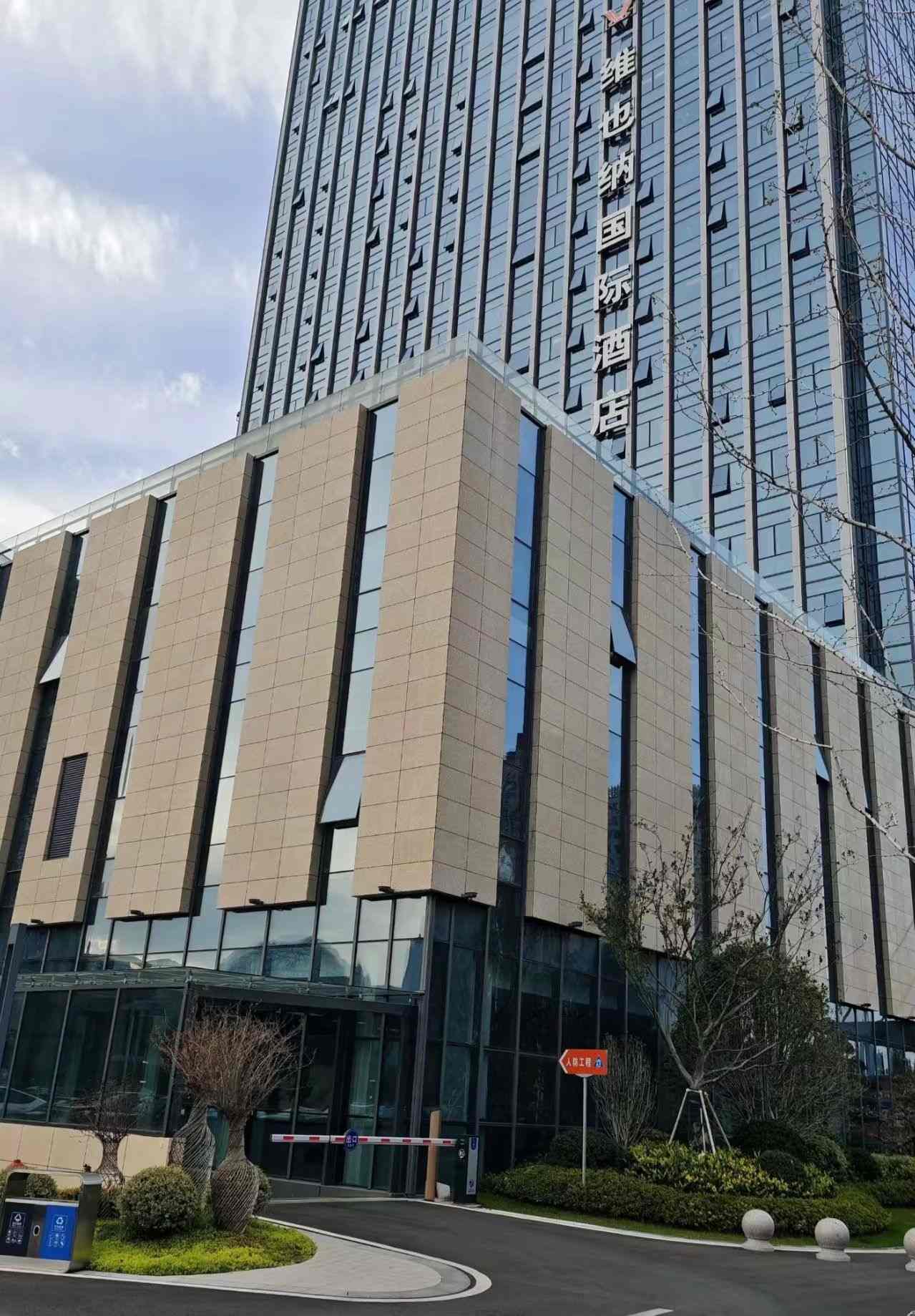 清远 黄金麻花岗岩外墙干挂