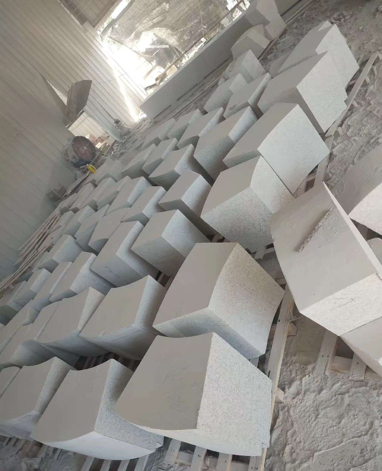 清远 白麻花岗岩异形坐凳