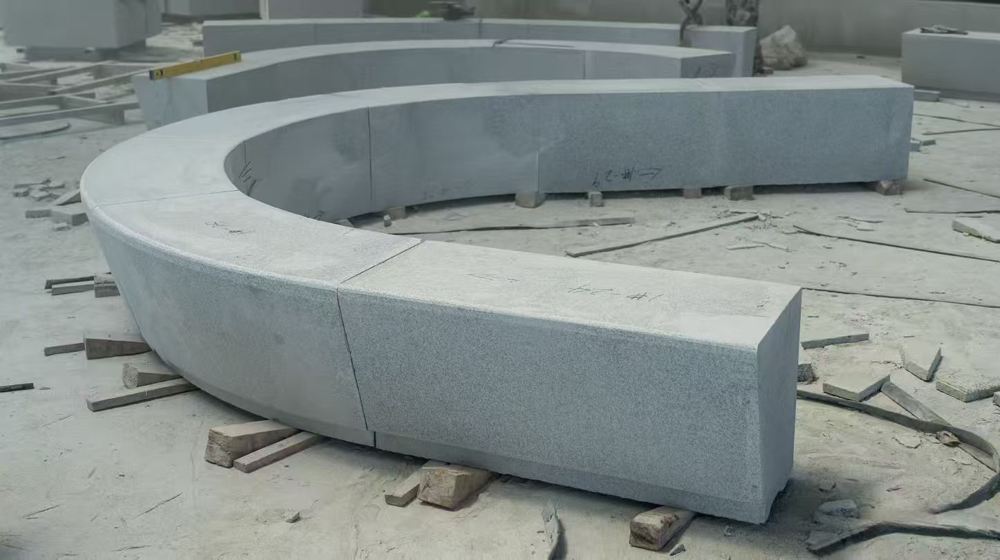清远 芝麻白花岗岩光面弧形坐凳