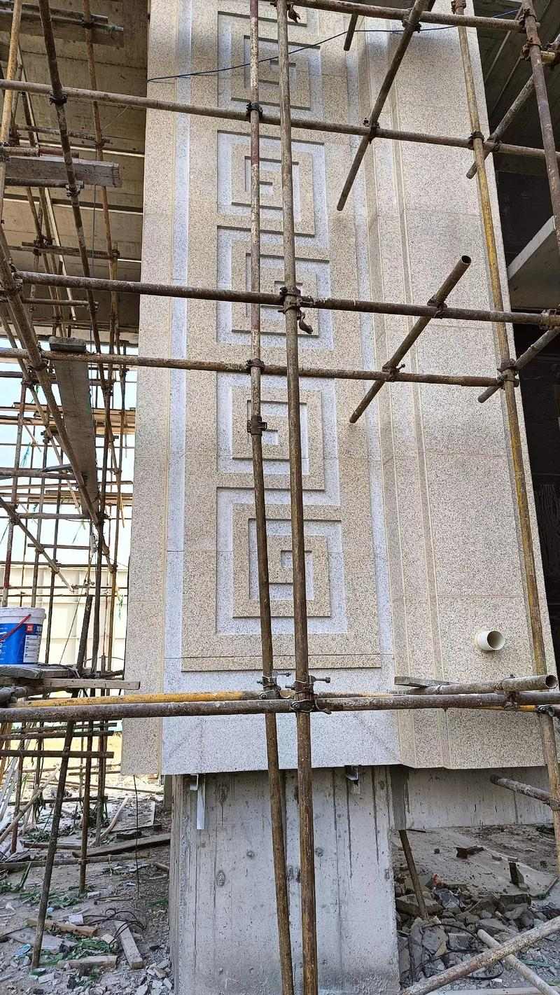 清远 黄金麻花岗岩别墅外墙干挂回纹造型效果