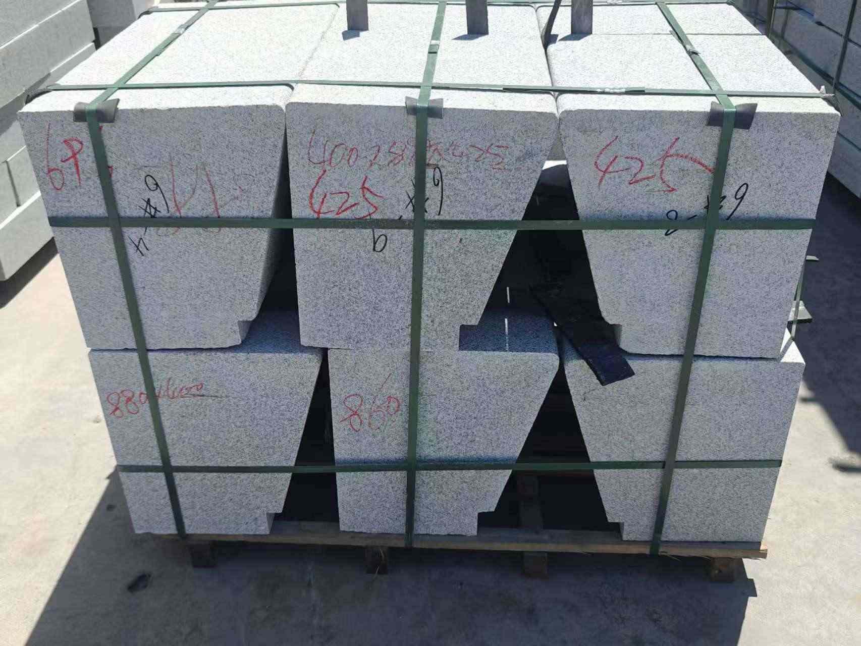 清远 芝麻白异形坐凳，石凳