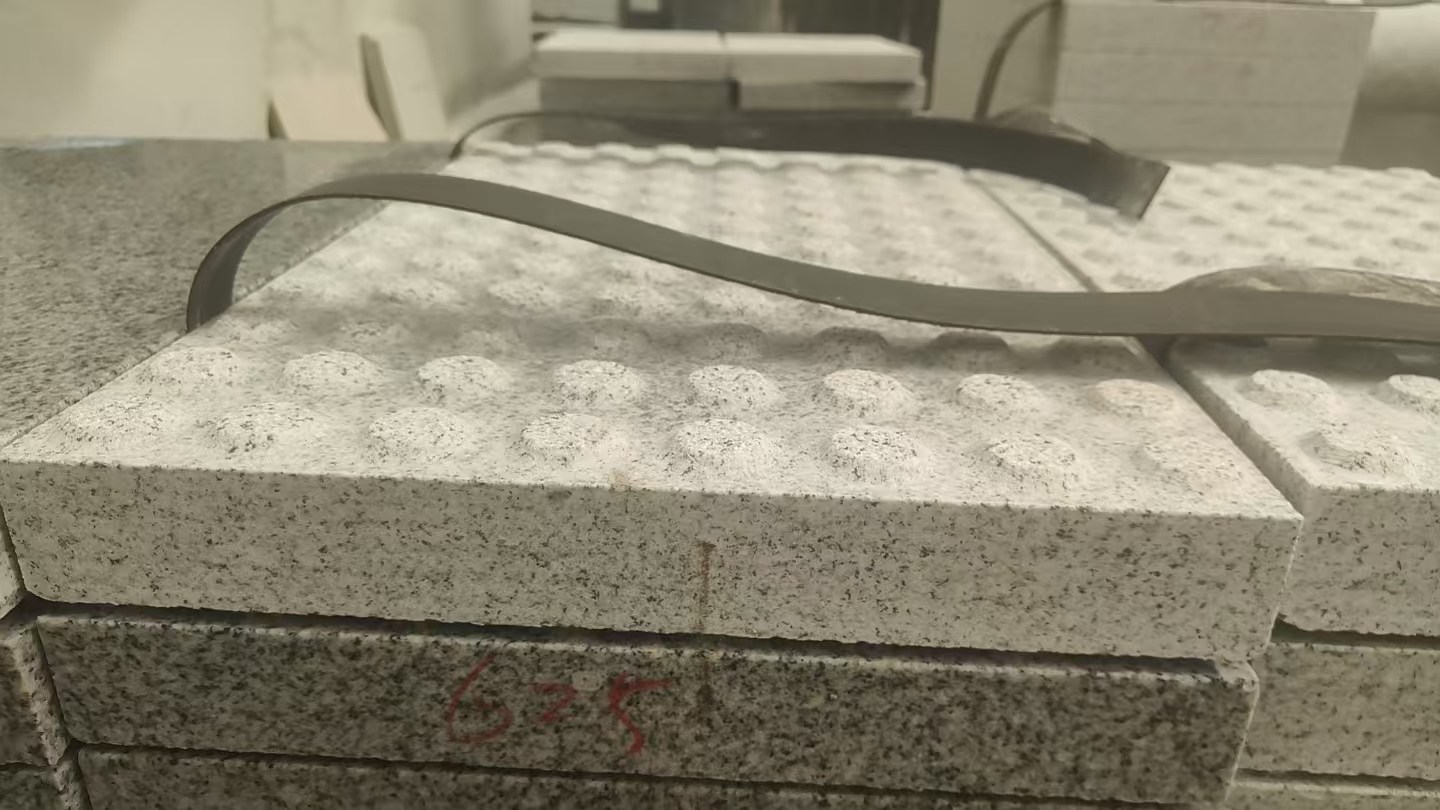 清远 芝麻白花岗岩6.0公分荔枝面五轴加工雕刻盲点