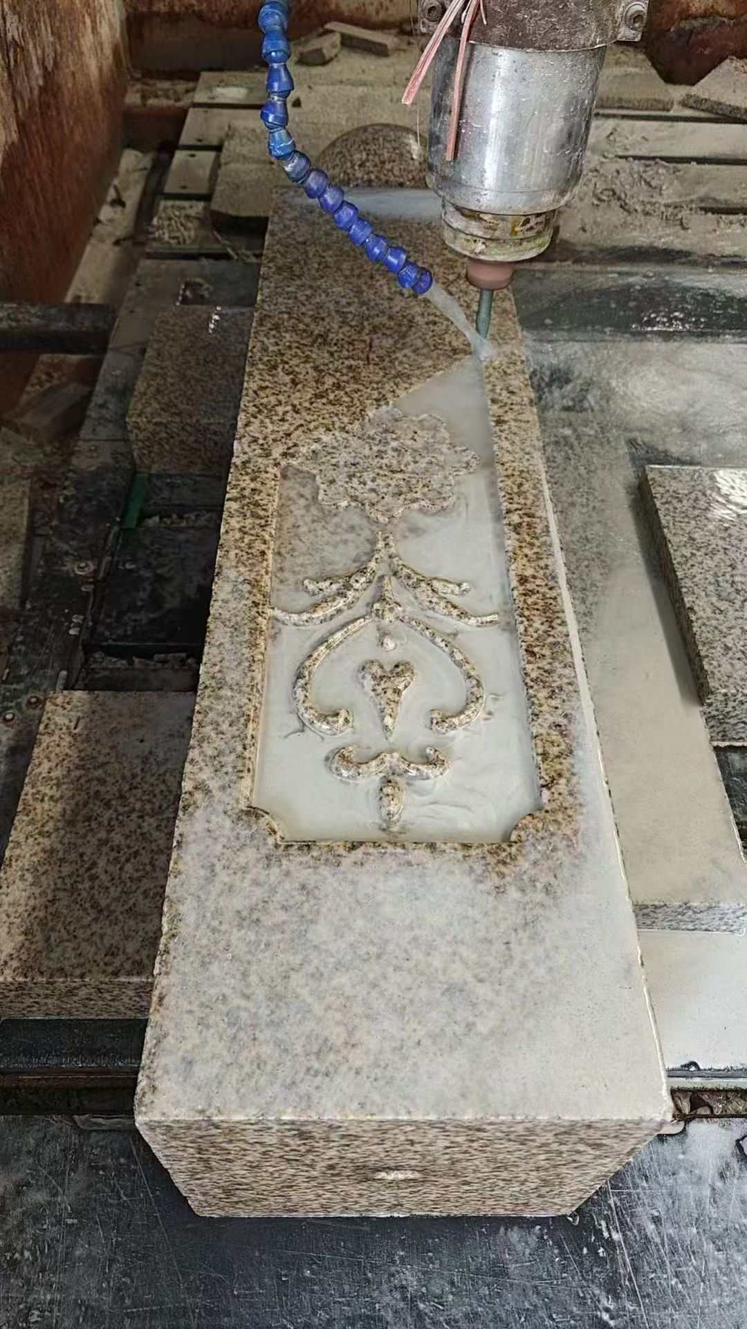 清远 黄金麻花岗岩异形加工雕刻栏杆大柱