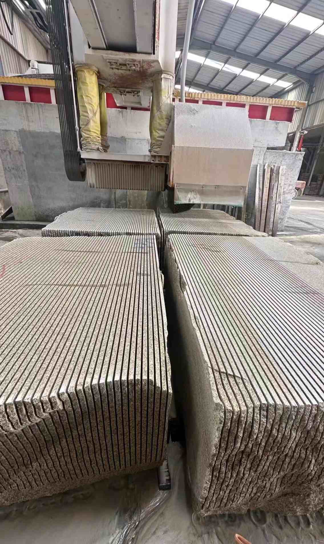 清远 车间生产日常，黄金麻白麻花岗岩