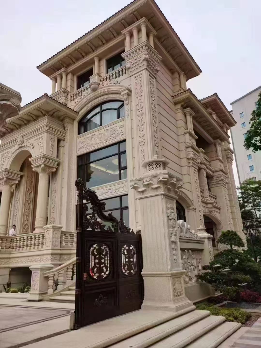 清远 黄金麻花岗岩别墅外墙干挂效果展示